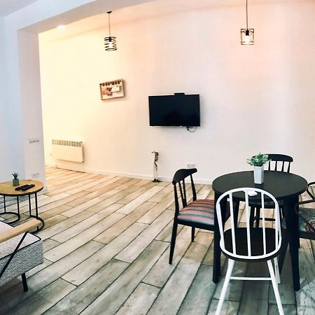 Style Apartments By Happy Place Tbilisi Exterior foto